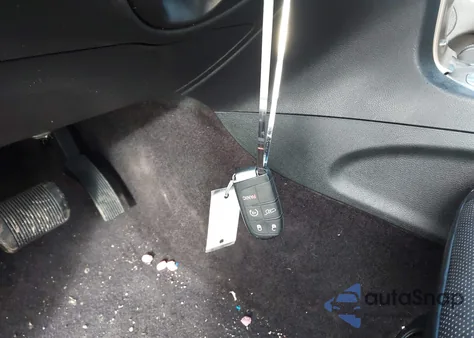 2016 Jeep Grand Cherokee Overland z USA, uszkodzony, nr VIN 1C4RJFCG0GC365285